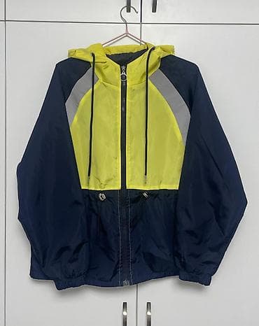 Женская ветровка at lalafo.kg Женская ветровка