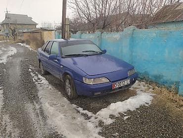 Седан синего цвета, 4 двери. Компактный кузов с обтекаемым дизайном at lalafo.kg Седан синего цвета, 4 двери. Компактный кузов с обтекаемым дизайном