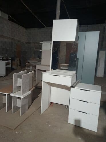 Туалетный столик, Новый, С зеркалом, цвет - Белый, ЛДСП at lalafo.kg Туалетный столик, Новый, С зеркалом, цвет - Белый, ЛДСП