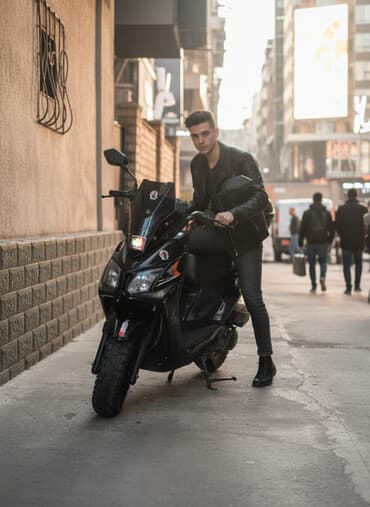 Скутер/максискутер 50–150 см³ класса City/Adventure, черный at lalafo.kg Скутер/максискутер 50–150 см³ класса City/Adventure, черный