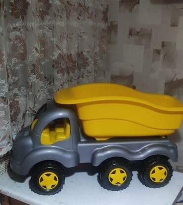 Большой игрушечный самосвал - Материал: прочный пластик. - Цвет lalafo.kg да Большой игрушечный самосвал - Материал: прочный пластик. - Цвет