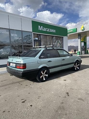 Volkswagen Passat: 1990 г., Седан at lalafo.kg Volkswagen Passat: 1990 г., Седан