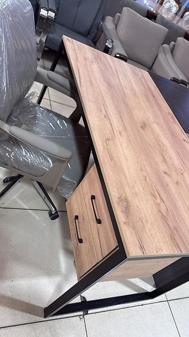 Кеңсе үчүн үстөл, Жөндөлбөй турган, Тик бурчтуу, ЛДСП lalafo.kg да Кеңсе үчүн үстөл, Жөндөлбөй турган, Тик бурчтуу, ЛДСП