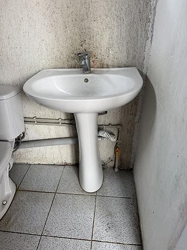 Раковина для ванной, Особенности: Глянцевое, Овальная форма, Материал: Керамика at lalafo.kg Раковина для ванной, Особенности: Глянцевое, Овальная форма, Материал: Керамика