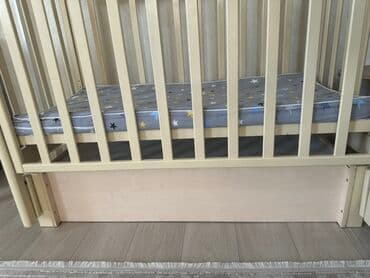 Детская кроватка с маятниковым механизмом. - Материал: массив/шпон at lalafo.kg Детская кроватка с маятниковым механизмом. - Материал: массив/шпон