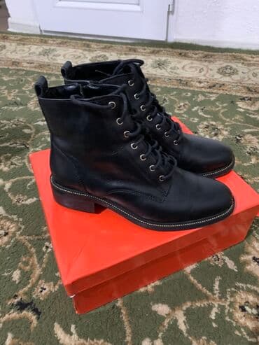 Кожаные женские ботинки на шнуровке, черные. - Материал верха at lalafo.kg Кожаные женские ботинки на шнуровке, черные. - Материал верха