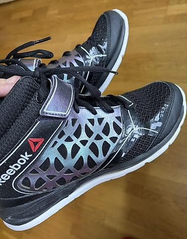 Стильные, лёгкие и очень удобные кроссовки Американского бренда Reebok at lalafo.kg Стильные, лёгкие и очень удобные кроссовки Американского бренда Reebok