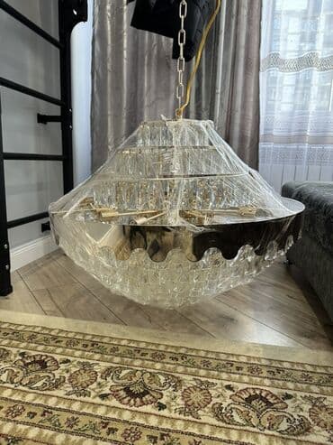 Подвесная потолочная люстра На 21 лампочки свечки Каркас золотистый at lalafo.kg Подвесная потолочная люстра На 21 лампочки свечки Каркас золотистый