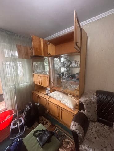 Гарнитур для зала, Б/у, Кресло, Диван, Шкаф, Дерево, Самовывоз, цвет - Бежевый at lalafo.kg Гарнитур для зала, Б/у, Кресло, Диван, Шкаф, Дерево, Самовывоз, цвет - Бежевый