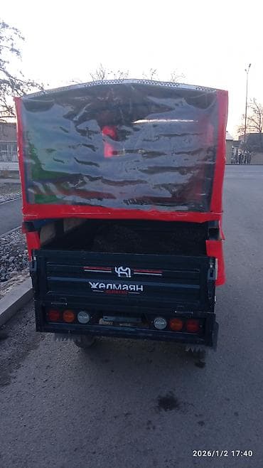 Легкий грузовик at lalafo.kg Легкий грузовик