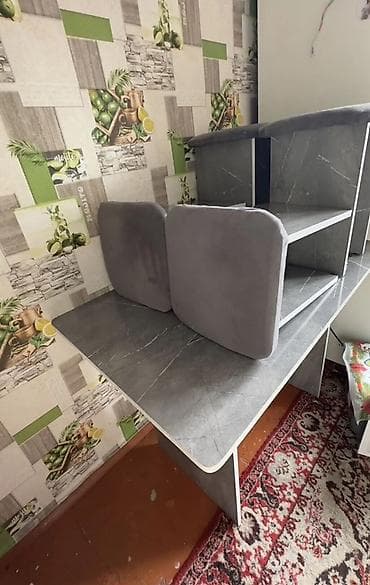 Кухонный стол и стул, Самовывоз, Платная доставка, цвет - Серый at lalafo.kg Кухонный стол и стул, Самовывоз, Платная доставка, цвет - Серый