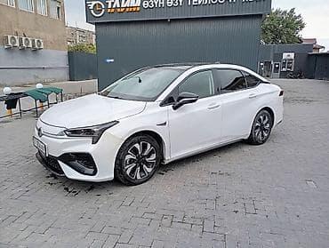 Электромобиль GAC Aion S Plus, белый седан. Ключевые особенности: - at lalafo.kg Электромобиль GAC Aion S Plus, белый седан. Ключевые особенности: -