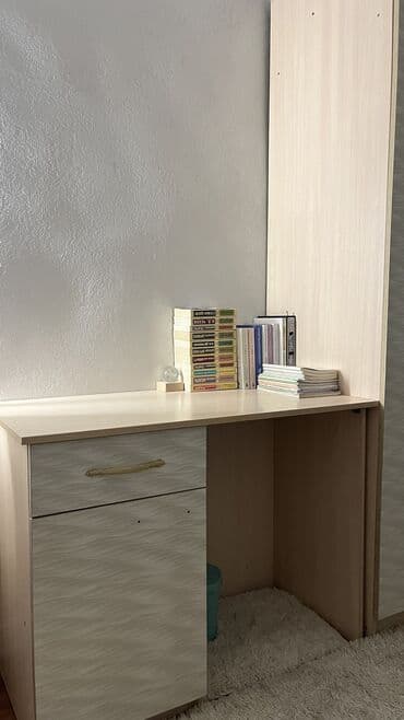 Письменный стол, Б/у at lalafo.kg Письменный стол, Б/у