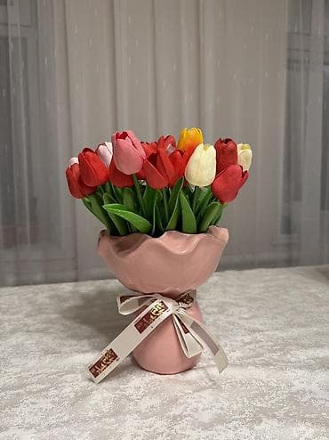 Керамическая вазочка/подача на ножке с волнистыми краями. Отличный at lalafo.kg Керамическая вазочка/подача на ножке с волнистыми краями. Отличный