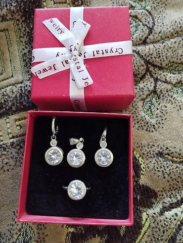 Наборы украшений Crystal Jewelry в подарочных коробках at lalafo.kg Наборы украшений Crystal Jewelry в подарочных коробках