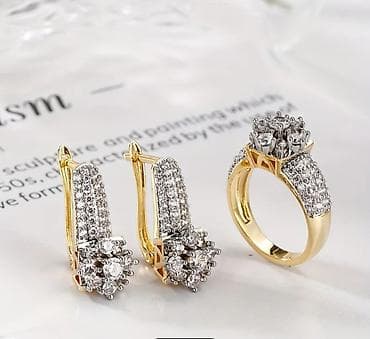 Набор ювелирных украшений: серьги и кольцо с эффектным сиянием - at lalafo.kg Набор ювелирных украшений: серьги и кольцо с эффектным сиянием -