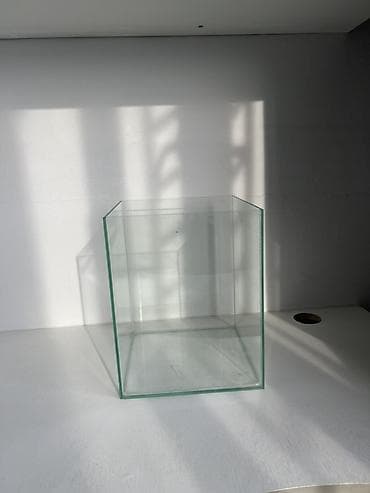 Компактный аквариум, отлично подойдет для небольшой рыбки или декора at lalafo.kg Компактный аквариум, отлично подойдет для небольшой рыбки или декора