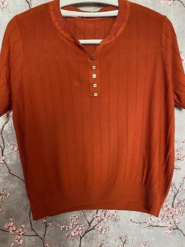 Женский трикотажный джемпер/топ с коротким рукавом. - Цвет at lalafo.kg Женский трикотажный джемпер/топ с коротким рукавом. - Цвет