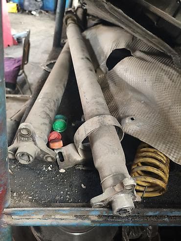 Комплект карданных валов BMW 1989 г., Б/у, Оригинал, Германия at lalafo.kg Комплект карданных валов BMW 1989 г., Б/у, Оригинал, Германия