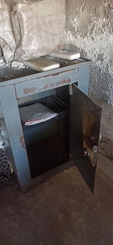 Курал сактоочу сейфтер: Сейф металлический. Состояние отличное. ключ есть. Песка нет lalafo.kg да — 3 Курал сактоочу сейфтер: Сейф металлический. Состояние отличное. ключ есть. Песка нет — 3