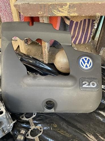 Крышка декоративная двигателя Volkswagen 2.0 - Оригинальная at lalafo.kg Крышка декоративная двигателя Volkswagen 2.0 - Оригинальная
