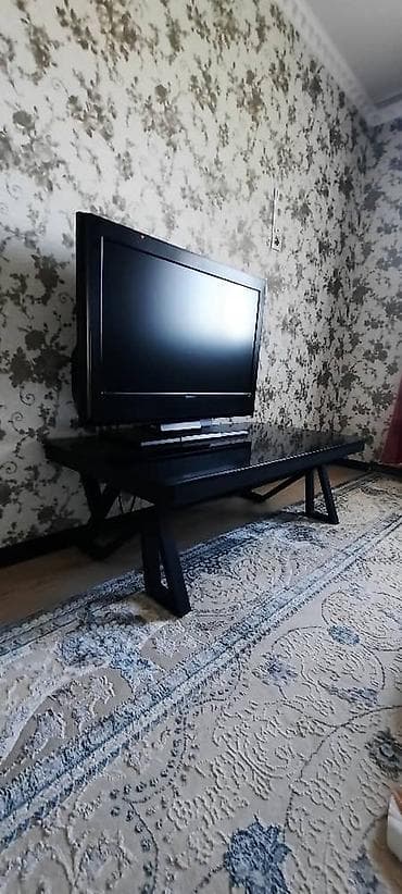 Телевизор и журнальный стол (вместе продается) состояние отличное at lalafo.kg Телевизор и журнальный стол (вместе продается) состояние отличное