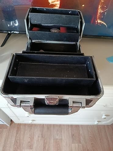 Профессиональный кейс для визажиста NYX Professional Makeup - Жесткий at lalafo.kg Профессиональный кейс для визажиста NYX Professional Makeup - Жесткий