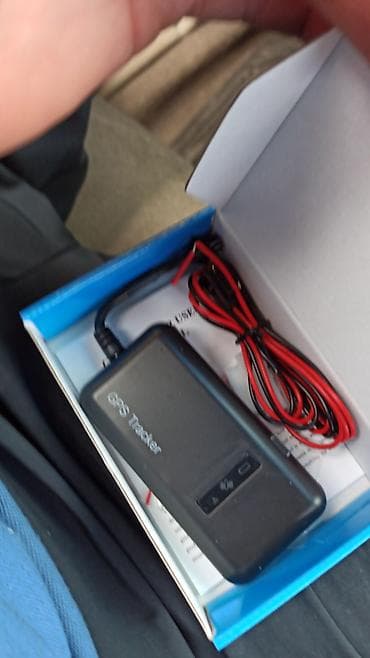 Портативное устройство GPS-трекер черного цвета, предназначенное для at lalafo.kg Портативное устройство GPS-трекер черного цвета, предназначенное для