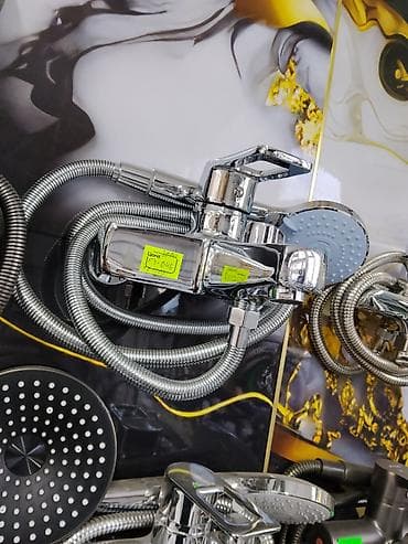 Смеситель для ванны с душевым набором, хром - Тип: однорычажный at lalafo.kg Смеситель для ванны с душевым набором, хром - Тип: однорычажный