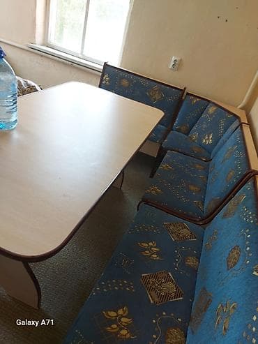 Кухонный стол, Б/у, Угловой, Нераскладной at lalafo.kg Кухонный стол, Б/у, Угловой, Нераскладной