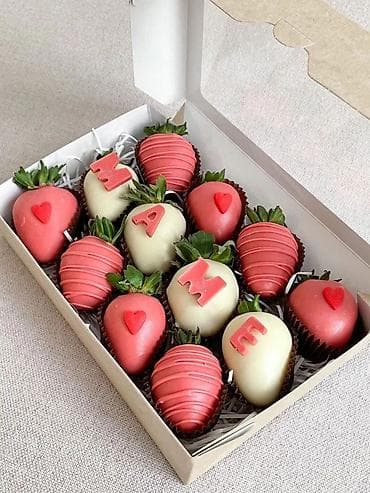 Бонбоньерки: Клубника в шоколаде — подарочные наборы - Крупная свежая клубника at lalafo.kg — 4 Бонбоньерки: Клубника в шоколаде — подарочные наборы - Крупная свежая клубника — 4