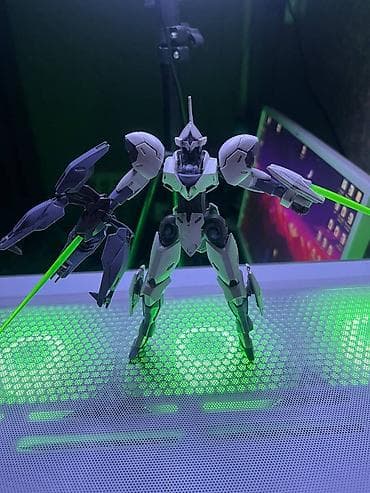 Коллекционная фигурка Gundam высотой 14 см — отличный выбор для at lalafo.kg Коллекционная фигурка Gundam высотой 14 см — отличный выбор для