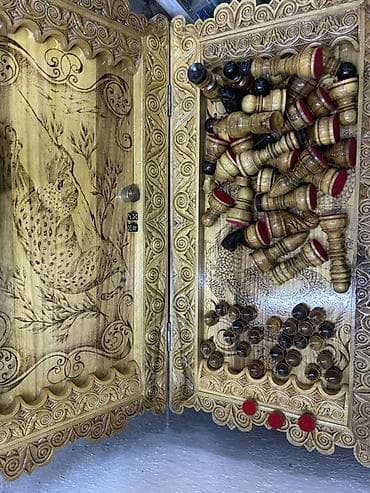 Резной деревянный набор 3-в-1: шахматы, нарды и шашки. - Материал at lalafo.kg Резной деревянный набор 3-в-1: шахматы, нарды и шашки. - Материал