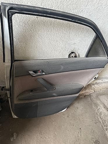 Задняя правая Toyota, Б/у, Оригинал at lalafo.kg Задняя правая Toyota, Б/у, Оригинал