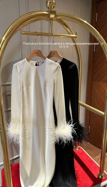 Вечернее платье, Коктейльное, Длинная модель, Атлас, С рукавами, Перья, S at lalafo.kg Вечернее платье, Коктейльное, Длинная модель, Атлас, С рукавами, Перья, S