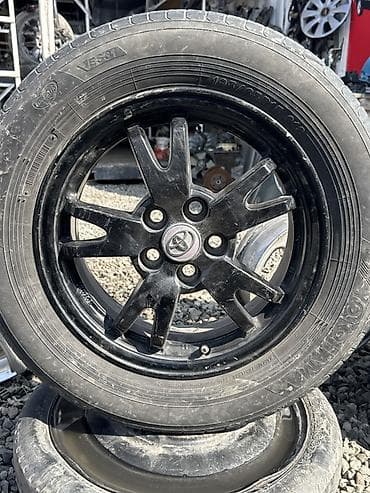 Колеса в сборе 195 / 65 / R 15, 1 шт, Легковые, Литые, отверстий - 4 at lalafo.kg Колеса в сборе 195 / 65 / R 15, 1 шт, Легковые, Литые, отверстий - 4