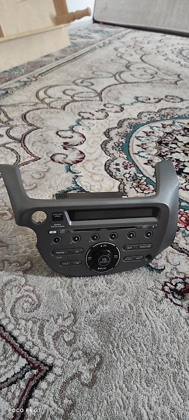 Штатная магнитола Honda Фит 2010г.эвропеец с кодом(панель с блоком at lalafo.kg Штатная магнитола Honda Фит 2010г.эвропеец с кодом(панель с блоком