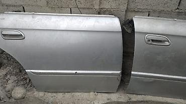 Дверь Передняя правая Subaru, Б/у, Оригинал at lalafo.kg Дверь Передняя правая Subaru, Б/у, Оригинал