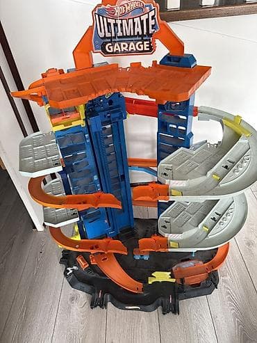 Игровой набор Hot Wheels Ultimate Garage. - Многоуровневый гараж с at lalafo.kg Игровой набор Hot Wheels Ultimate Garage. - Многоуровневый гараж с