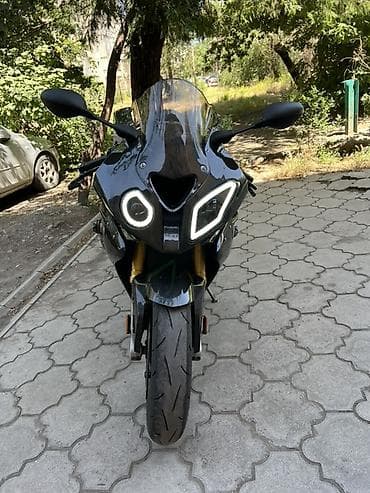 Спортбайк BMW S 1000 RR карбон 2014год масло фильтр цепь все обслужен at lalafo.kg Спортбайк BMW S 1000 RR карбон 2014год масло фильтр цепь все обслужен