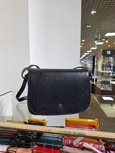 Сумка через плечо, классическая черная - Форм‑фактор: компактная at lalafo.kg Сумка через плечо, классическая черная - Форм‑фактор: компактная