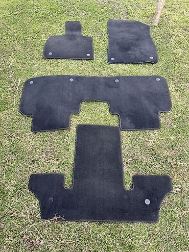 Родные Ворсовые Полики Для салона Lixiang, цвет - Черный at lalafo.kg Родные Ворсовые Полики Для салона Lixiang, цвет - Черный