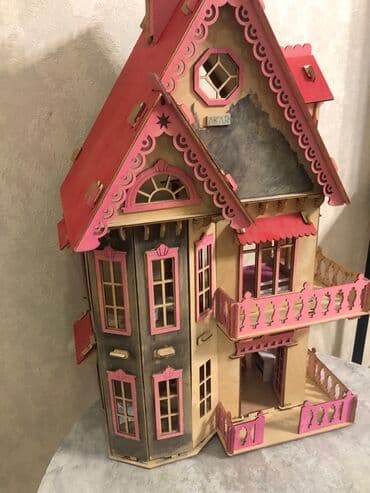 Деревянный кукольный домик с двумя этажами и мансардой. Высота -72 см at lalafo.kg Деревянный кукольный домик с двумя этажами и мансардой. Высота -72 см