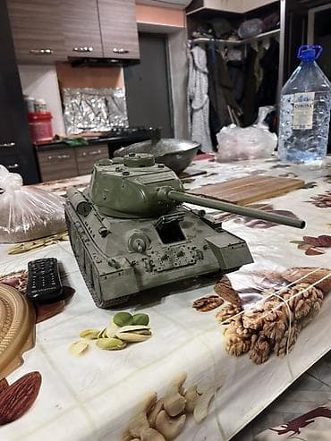 Любителям World of Tanks Модель танка Т-34 (масштабная at lalafo.kg Любителям World of Tanks Модель танка Т-34 (масштабная