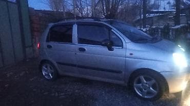 Компактный пятидверный городской хэтчбек серебристого цвета. сатылат at lalafo.kg Компактный пятидверный городской хэтчбек серебристого цвета. сатылат