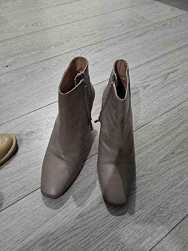 Две пары женских ботинок/ботильонов. 1) Уютные зимние ботинки at lalafo.kg — 4 Две пары женских ботинок/ботильонов. 1) Уютные зимние ботинки — 4