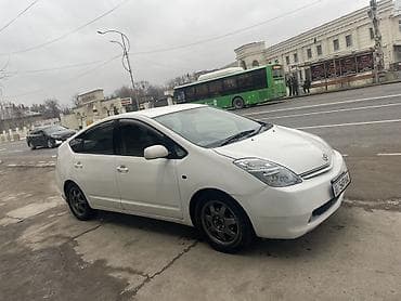 Toyota Prius: 2004 г., 1.5 л, Вариатор, Гибрид, Хэтчбэк at lalafo.kg Toyota Prius: 2004 г., 1.5 л, Вариатор, Гибрид, Хэтчбэк