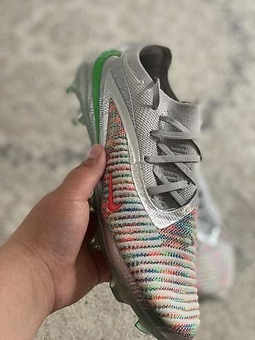 Футбольные бутсы для искусственного и живого поля (FG) оснащен at lalafo.kg Футбольные бутсы для искусственного и живого поля (FG) оснащен