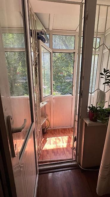 3 комнаты, 72 м², Сталинка, 2 этаж at lalafo.kg 3 комнаты, 72 м², Сталинка, 2 этаж