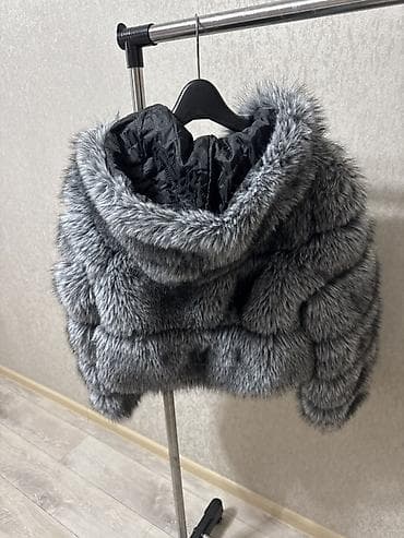 Шуба, Короткая модель, С капюшоном, M at lalafo.kg Шуба, Короткая модель, С капюшоном, M